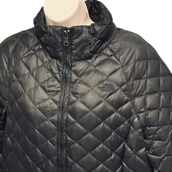 The North Face Women’s Thermoball™ Parka Black Mid-length Medium - Picture 8 of 9